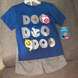 Baby shark boys 2 piece set boys size 3T